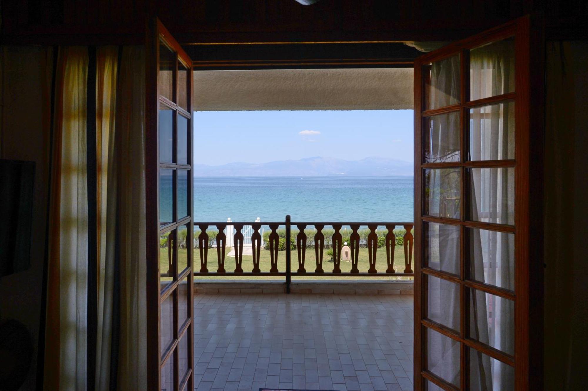 Antorina Beachfront Villas With Private Pools Kamari  Extérieur photo